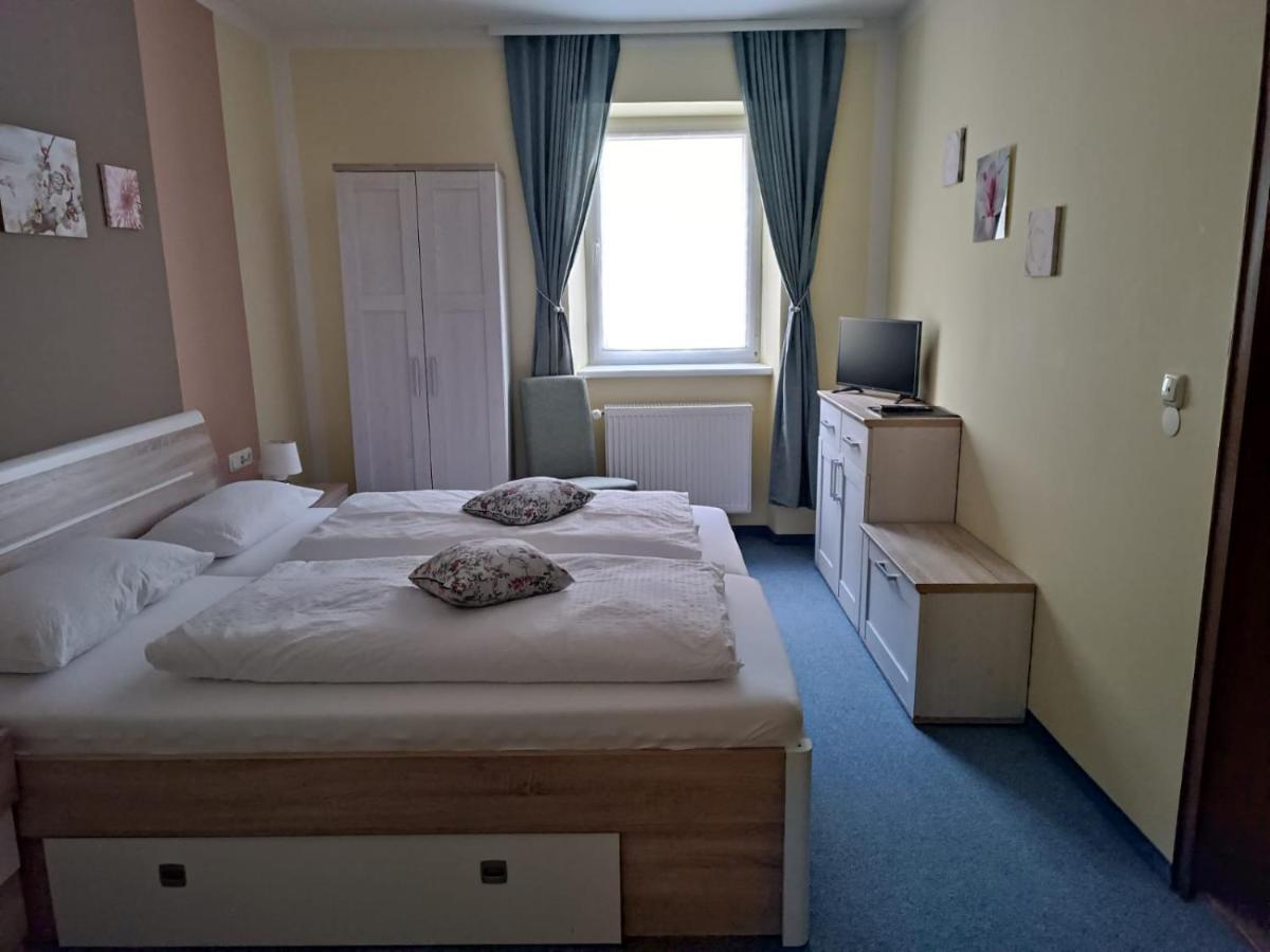 Garni Hotel Post Weißenstadt エクステリア 写真