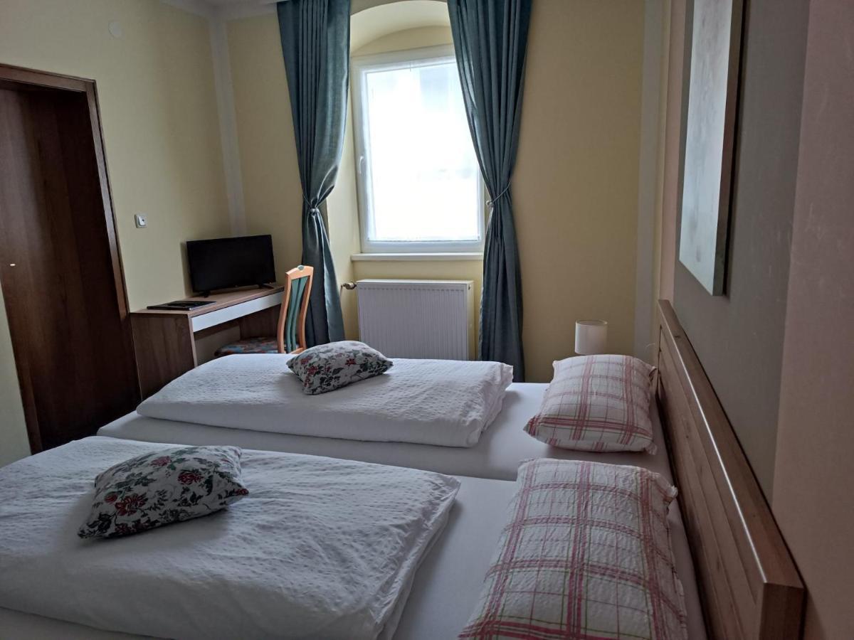 Garni Hotel Post Weißenstadt エクステリア 写真