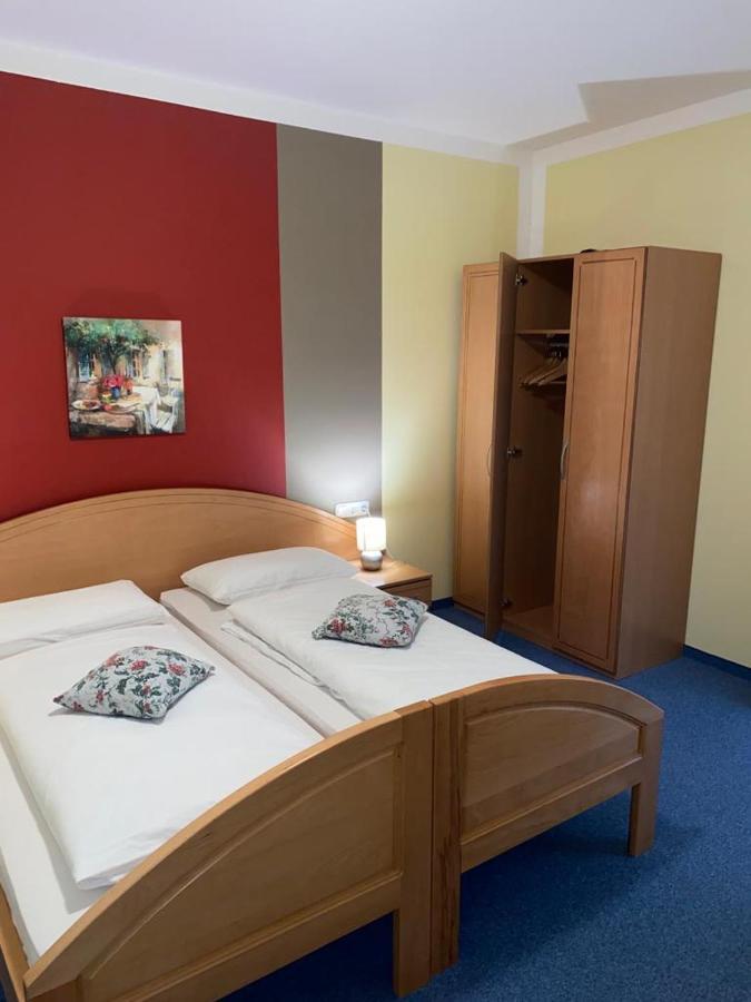 Garni Hotel Post Weißenstadt エクステリア 写真
