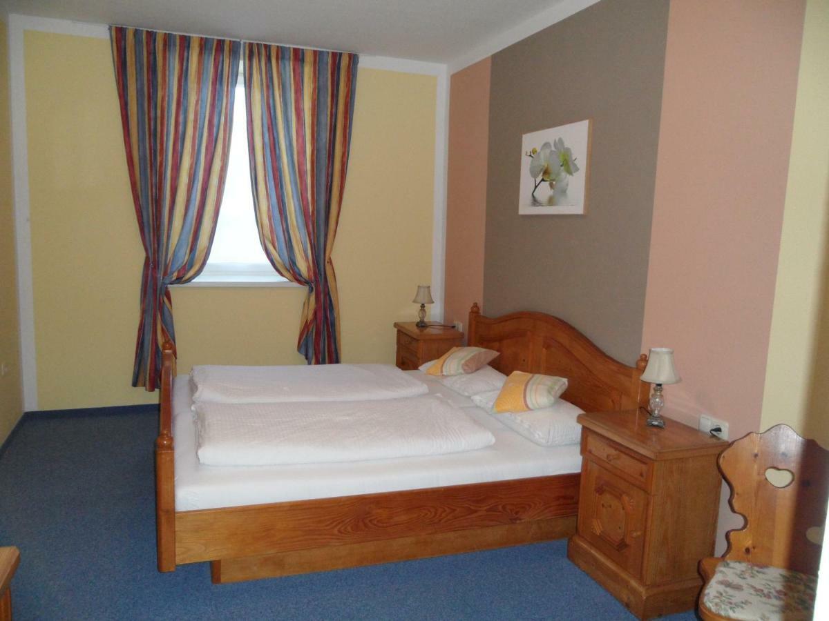 Garni Hotel Post Weißenstadt エクステリア 写真